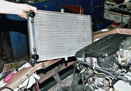 Радиатор автомобиля ВАЗ 2110