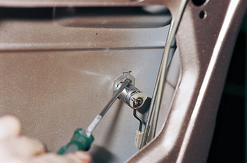 Как поменять личинку в замке багажника - Ремонт - Украинский Автоклуб ВАЗ